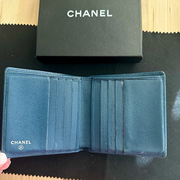 Chanel Caviar Bifold Wallet with Box - Picture 3 of 7